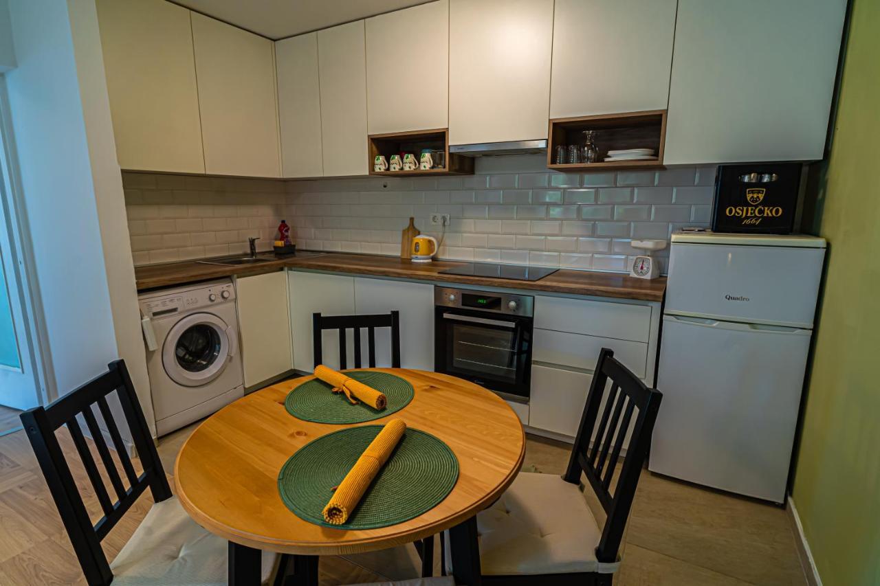 Apartman Terra Centar, Free Parking โอซีเยก ภายนอก รูปภาพ