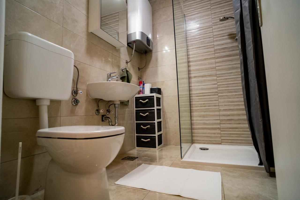 Apartman Terra Centar, Free Parking โอซีเยก ภายนอก รูปภาพ